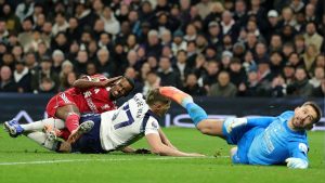Liverpool Umumkan Alexander Isak Jalani Operasi Usai Alami Patah Tulang Lawan Tottenham